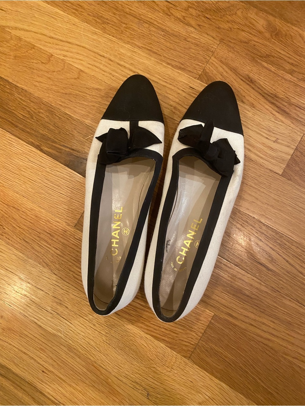 CHANEL Black and White Bow Cap-Toe Flats
